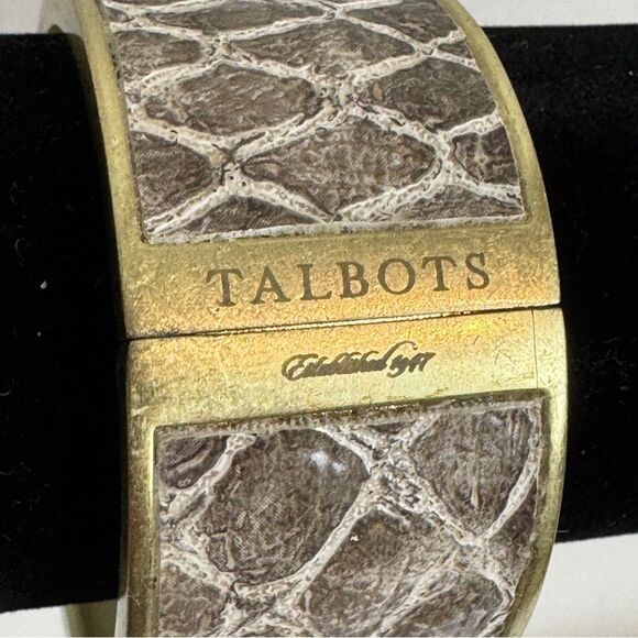 VTG Talbots Gold Tone Grey Snakeskin Magnetic Cuff Bracelet - Picture 2 of 8